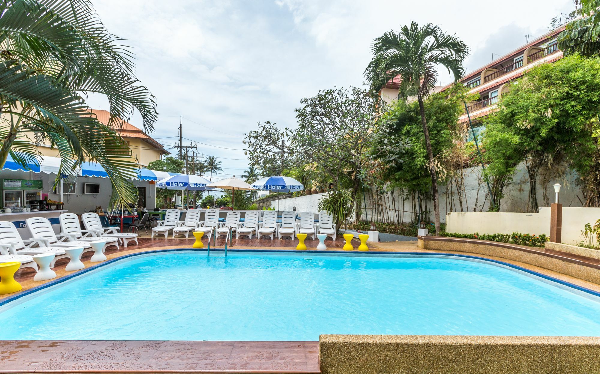 Porterhouse Beach Hotel Patong ภายนอก รูปภาพ