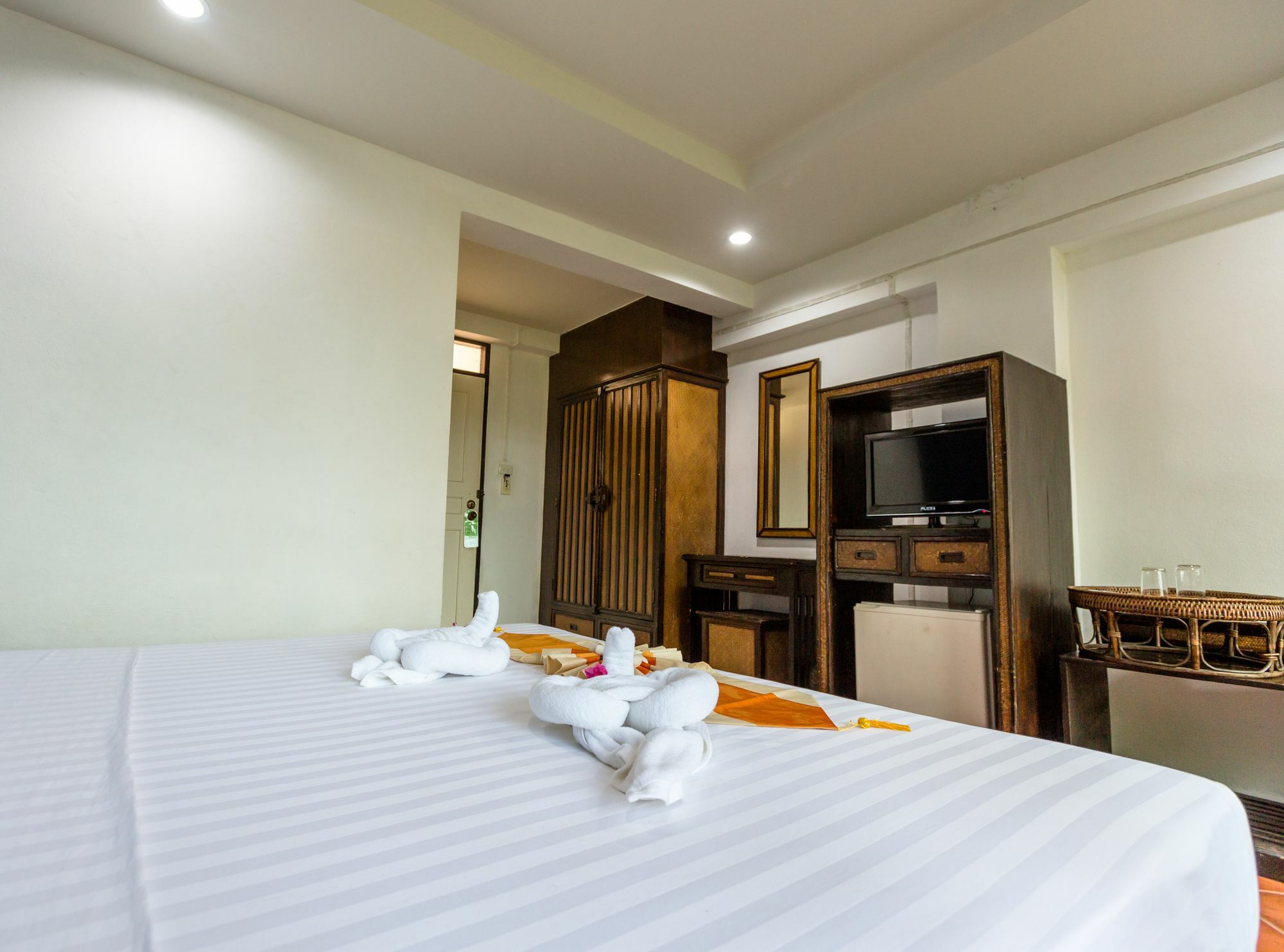 Porterhouse Beach Hotel Patong ภายนอก รูปภาพ