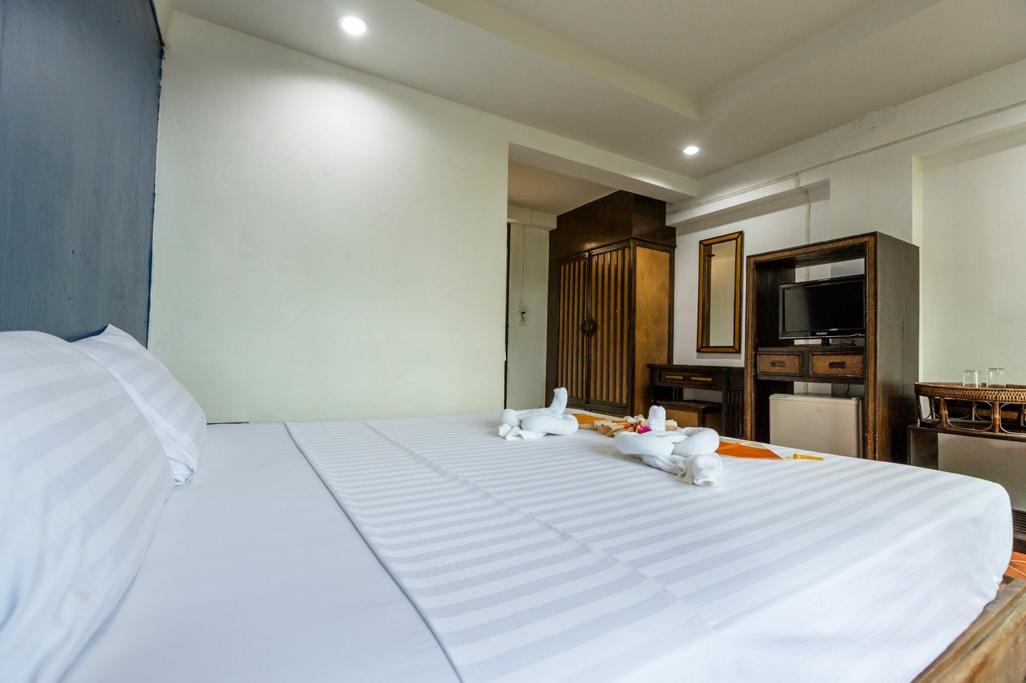 Porterhouse Beach Hotel Patong ภายนอก รูปภาพ