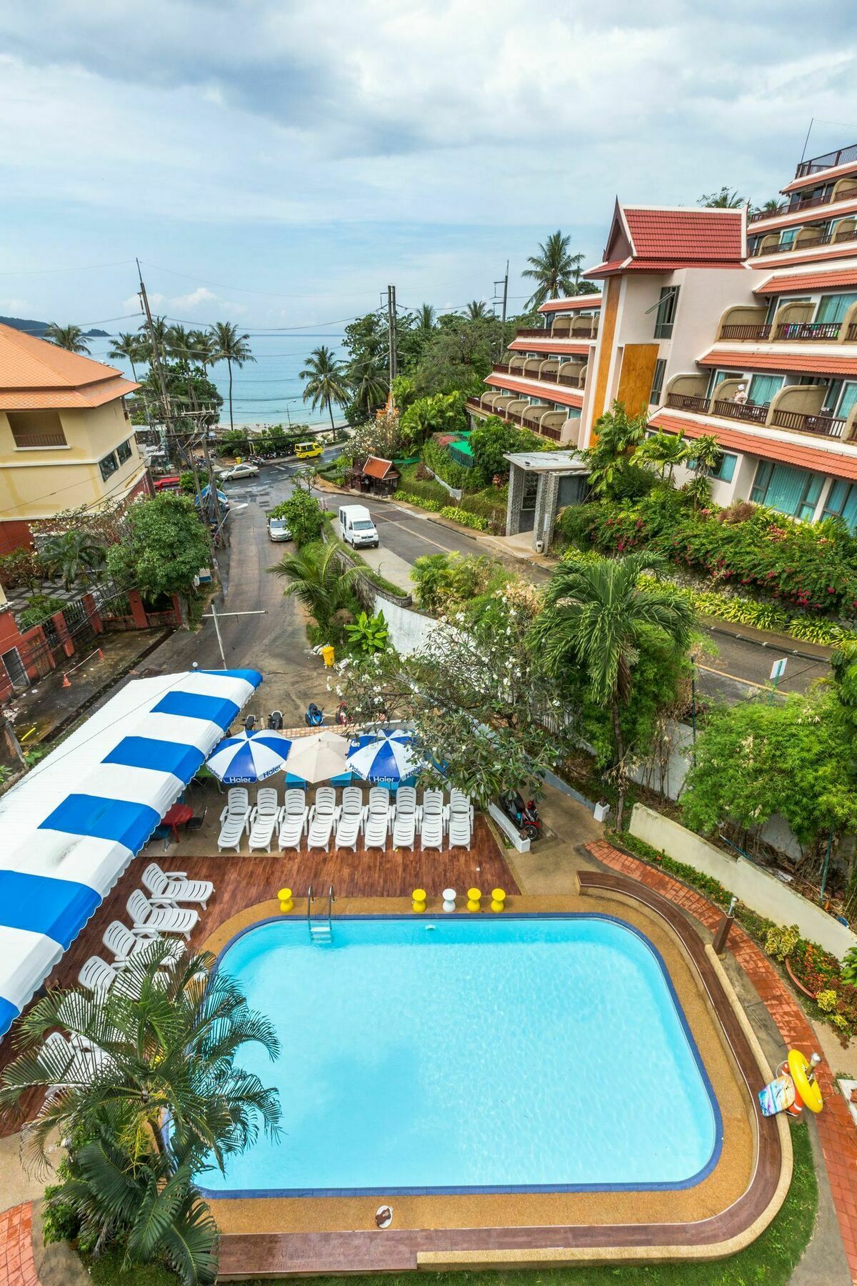 Porterhouse Beach Hotel Patong ภายนอก รูปภาพ